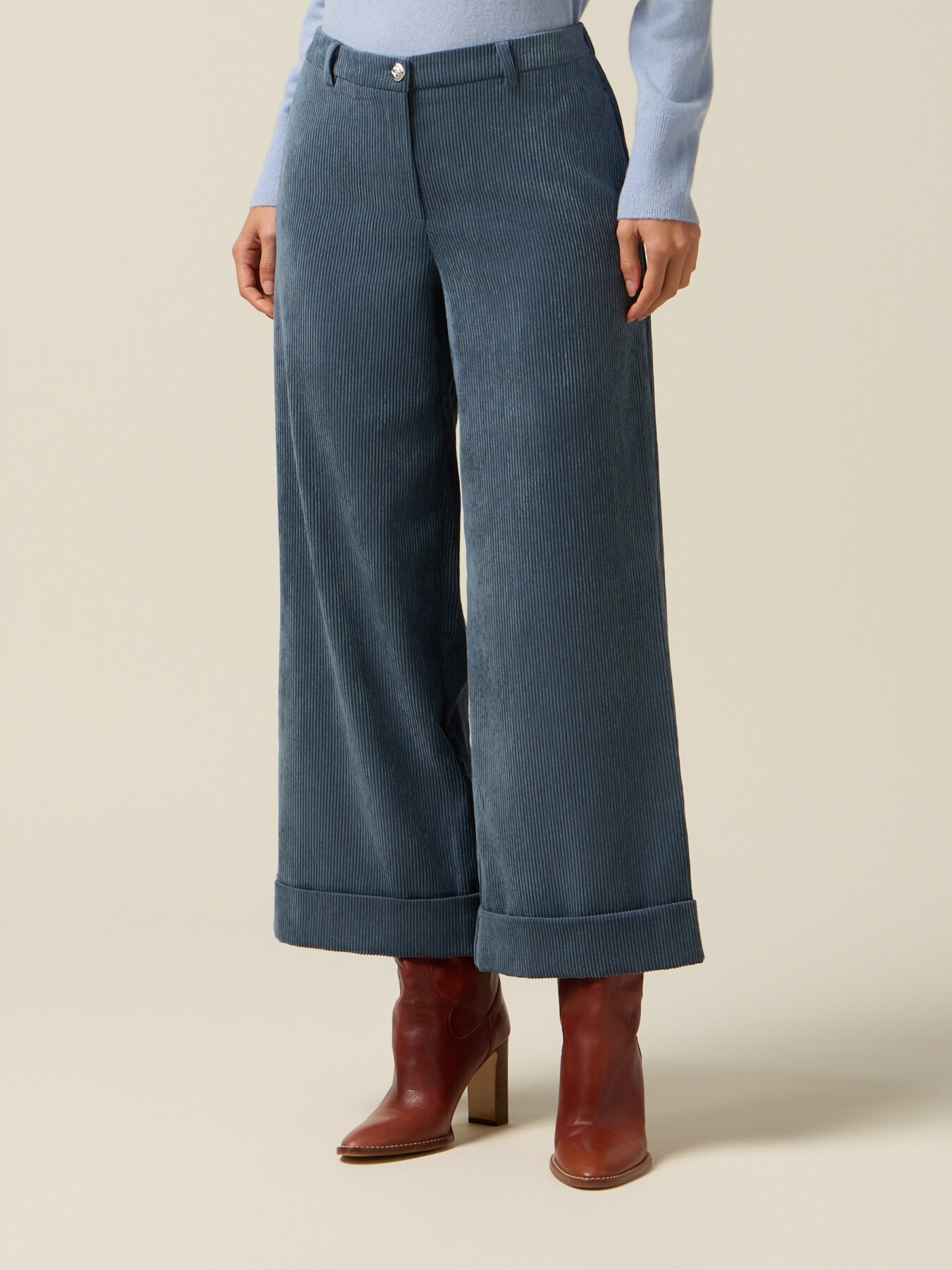 Pantaloni cropped din catifea image number 3