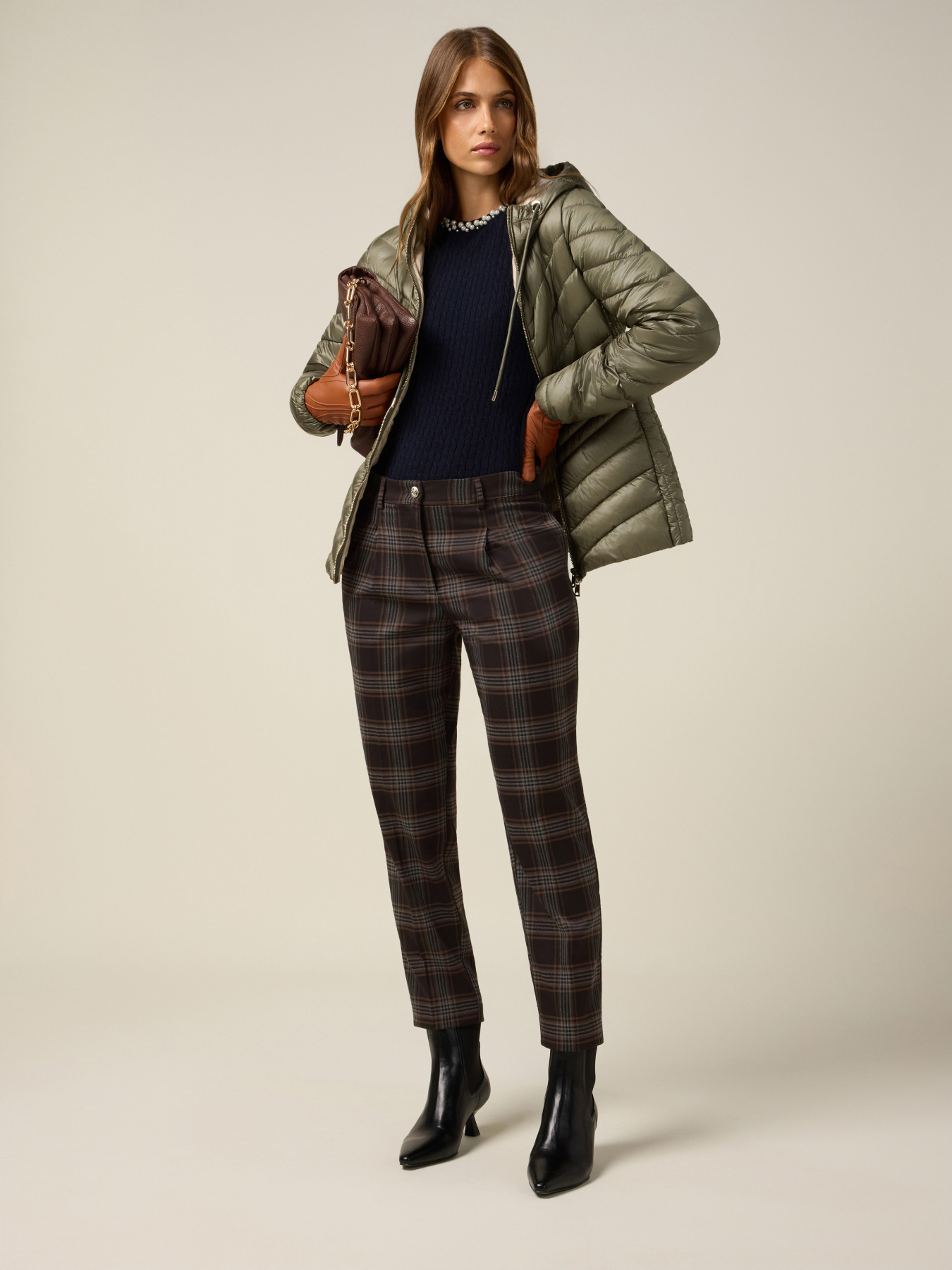 Leichte Daunenjacke mit Kapuze image number 3