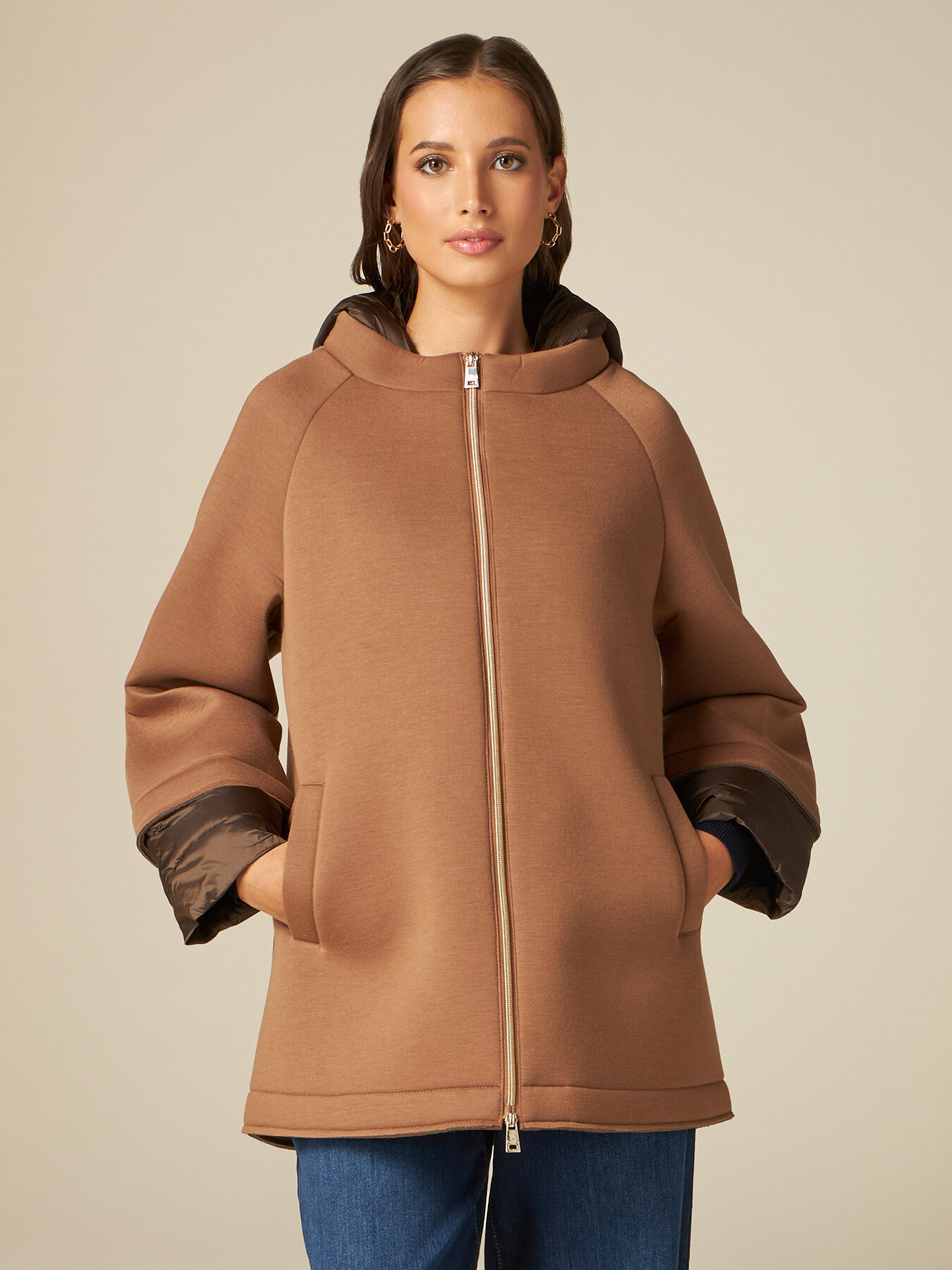 Cappa in scuba con dettagli imbottiti image number 0