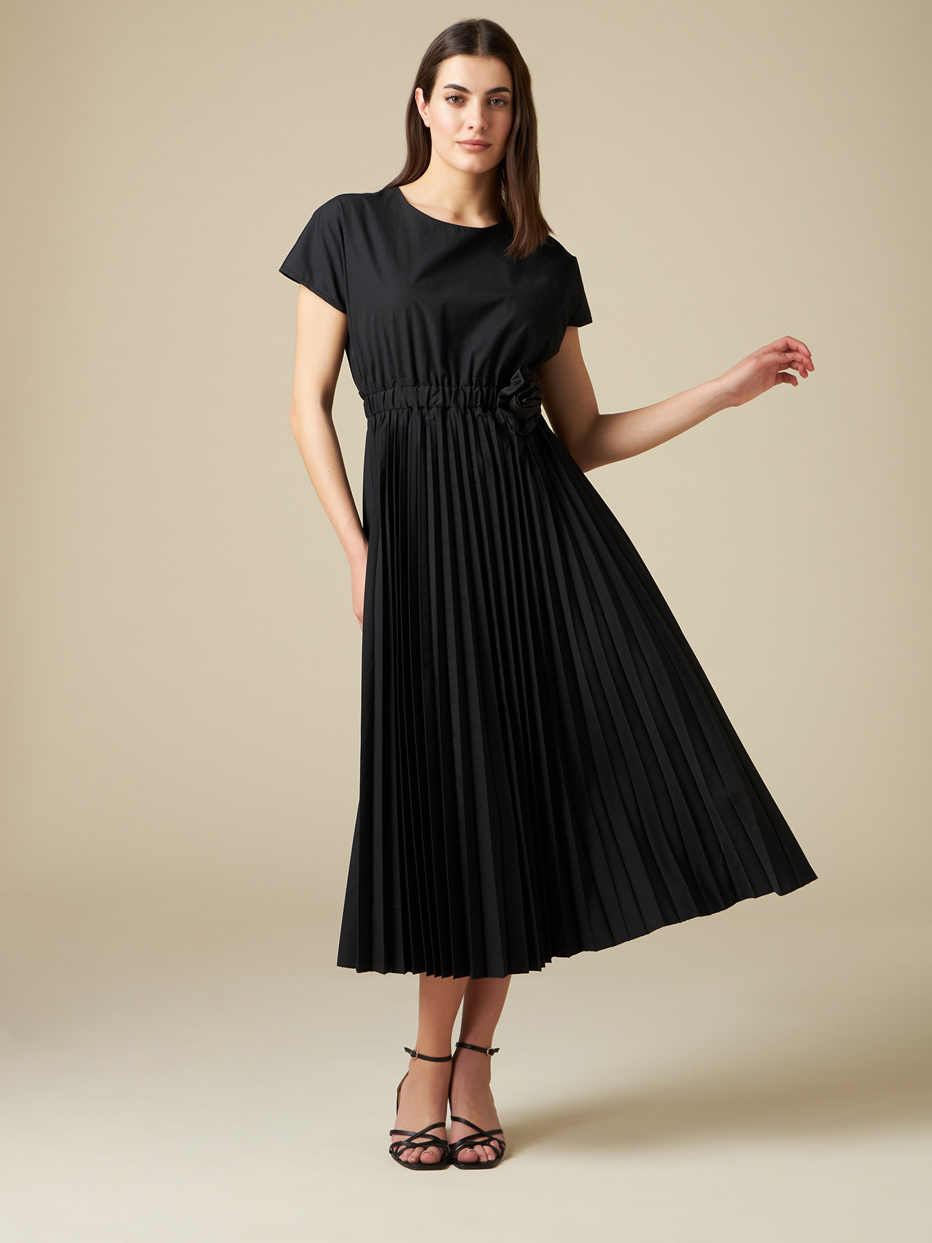 Langes Popeline-Kleid mit Brosche image number 0