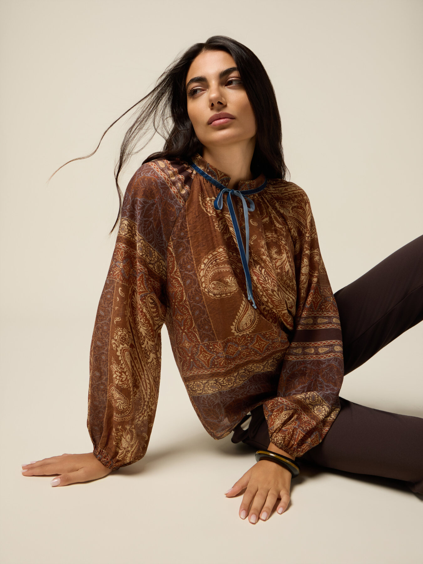 Patterned blouse with bow image number 3