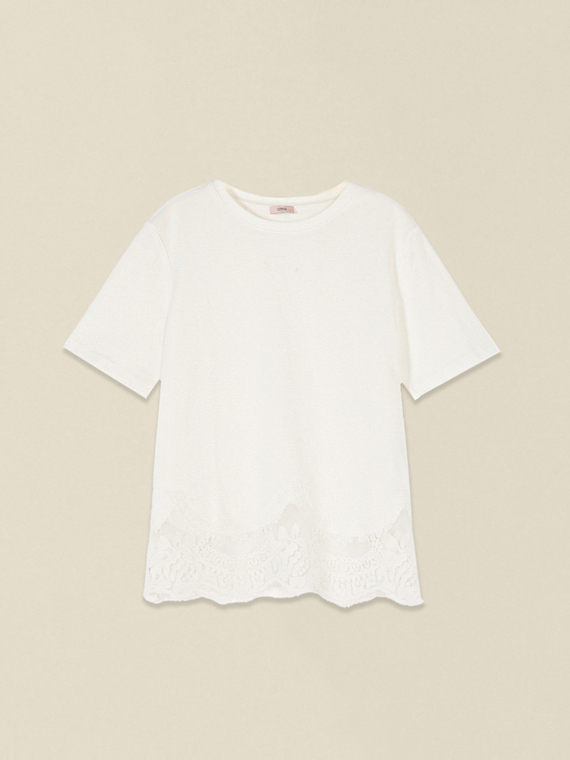 T-shirt in cotone con bordo in pizzo