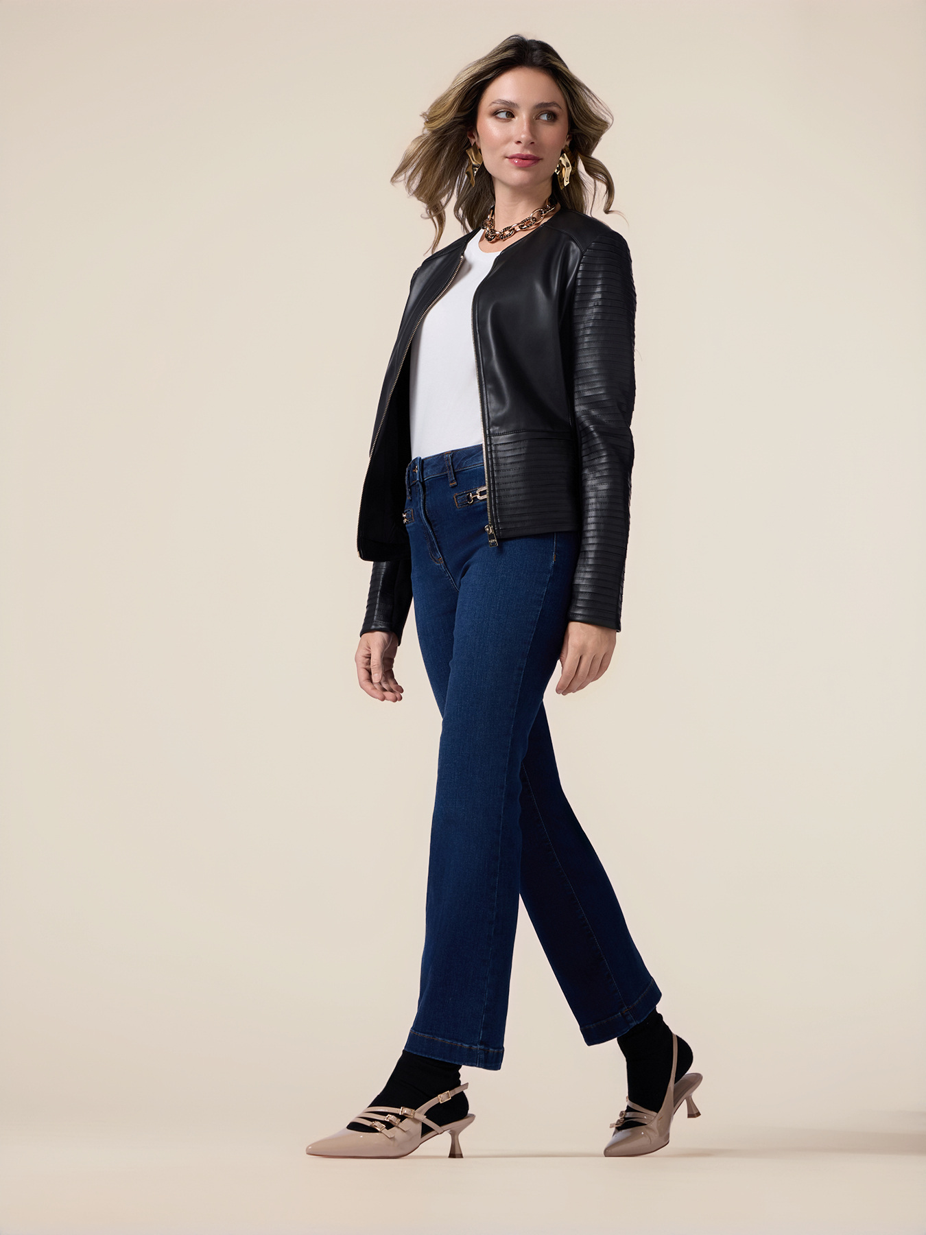 Jean kick flare avec boucles m&eacute;talliques image number 0